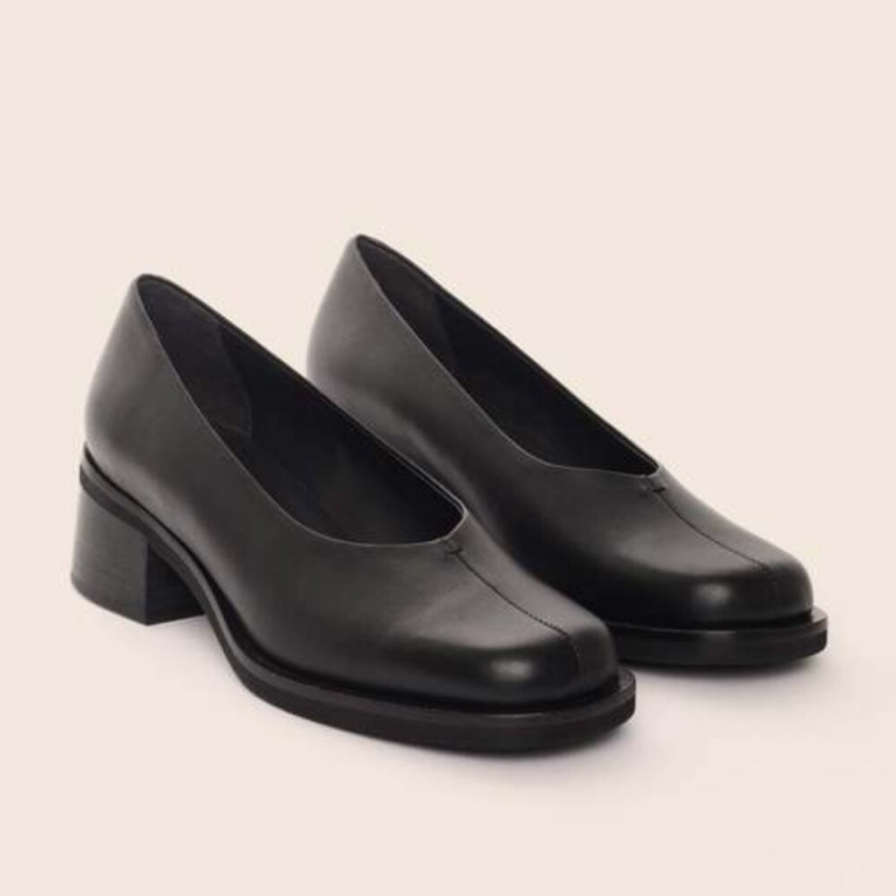 *Brand New, Never Worn* Maguire Cannella Pumps, Black